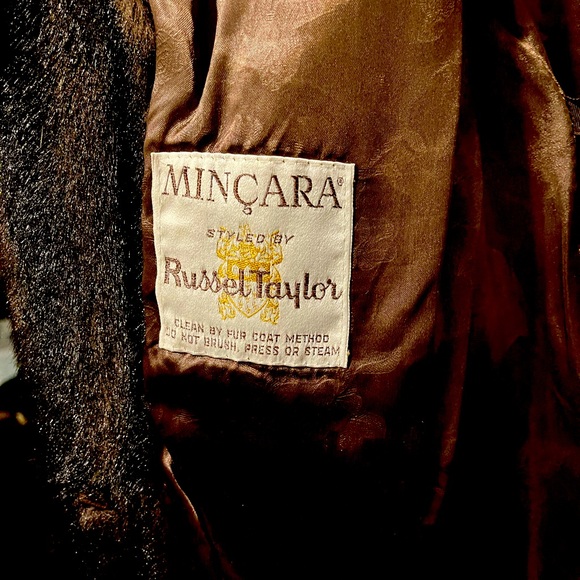 Luxurious Brown Faux Fur Coat - Picture 4 of 9